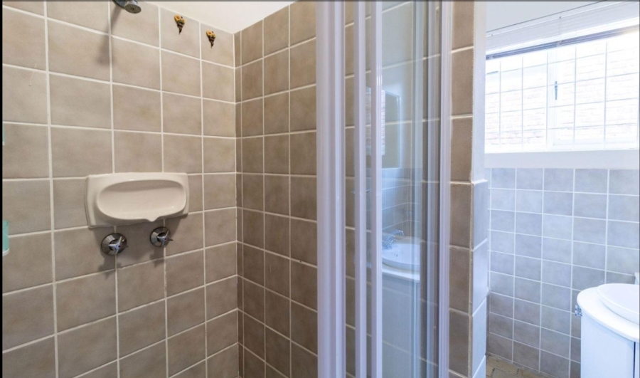8 Bedroom Property for Sale in Middedorp Western Cape